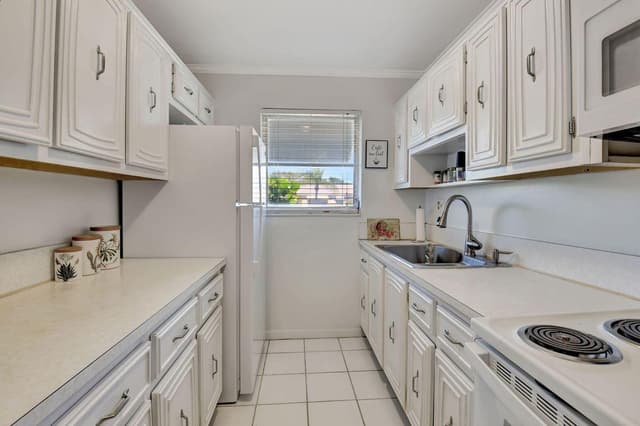 170 High Point Terrace E Apt B, Delray Beach FL 33445 - Delray Beach, FL - Photo 7