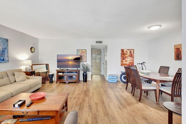 170 High Point Terrace E Apt B, Delray Beach FL 33445 - Delray Beach, FL - Photo 3