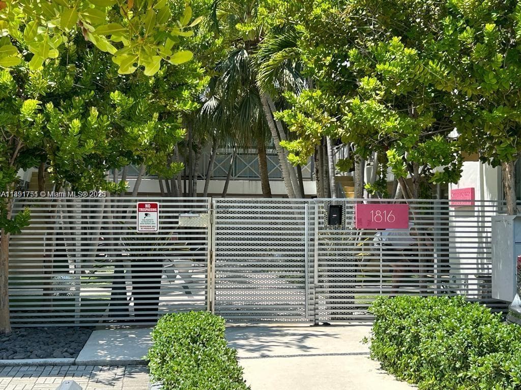 1816 Meridian Ave # 18, Miami Beach FL 33139 - Miami Beach, FL - Photo 1