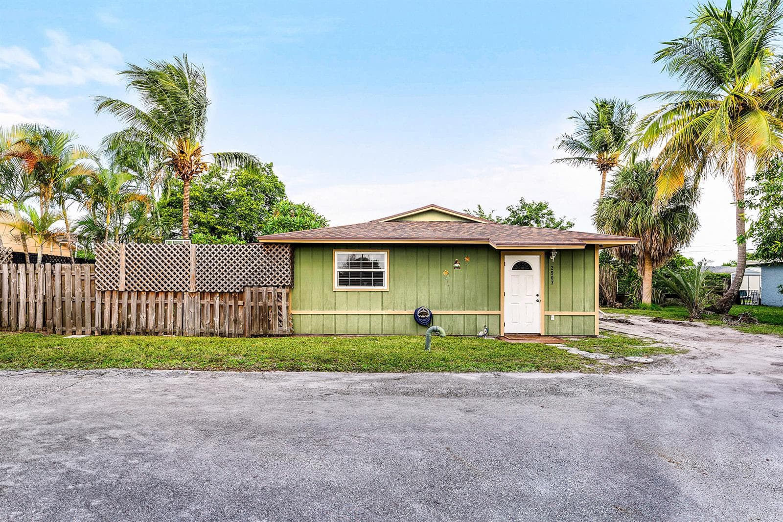 2907 Apalachee Road, Palm Springs FL 33406