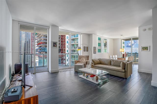 253 NE 2nd St # 3203, Miami FL 33132 - Miami, FL - Photo 2