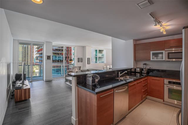 253 NE 2nd St # 3203, Miami FL 33132 - Miami, FL - Photo 6