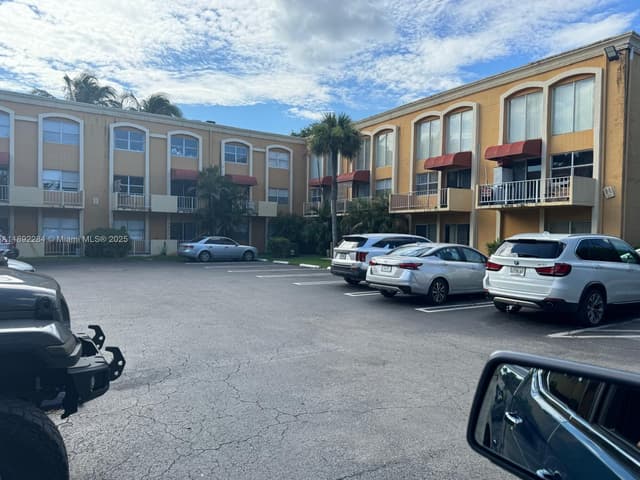 18101 NW 68th Ave # D207, Hialeah FL 33015 - Hialeah, FL - Photo 2