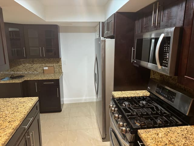 18101 NW 68th Ave # D207, Hialeah FL 33015 - Hialeah, FL - Photo 7