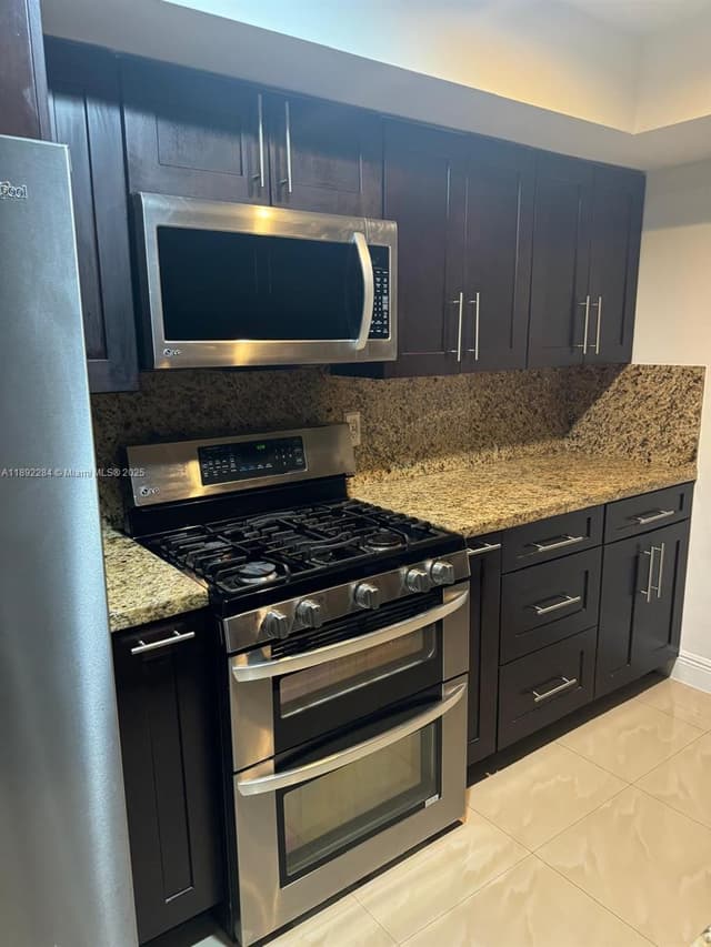 18101 NW 68th Ave # D207, Hialeah FL 33015 - Hialeah, FL - Photo 4