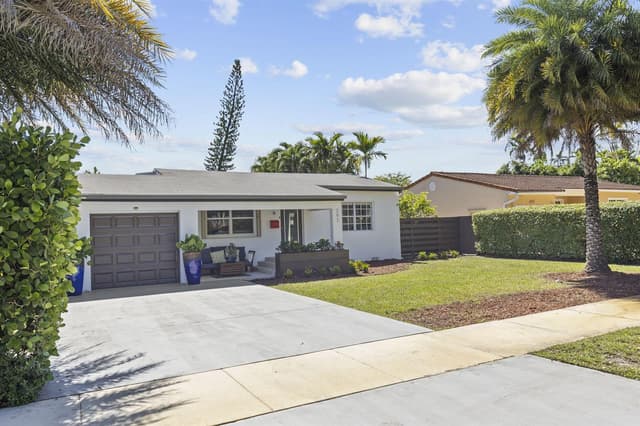 297 Minola Drive, Miami Springs FL 33166 - Miami Springs, FL - Photo 3