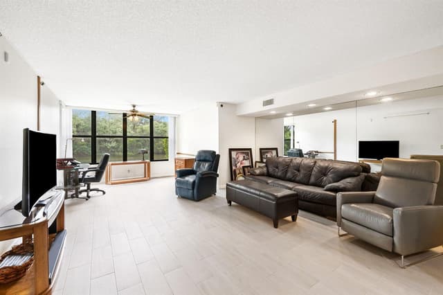2908 Carambola Circle # b, Coconut Creek FL 33066 - Coconut Creek, FL - Photo 2