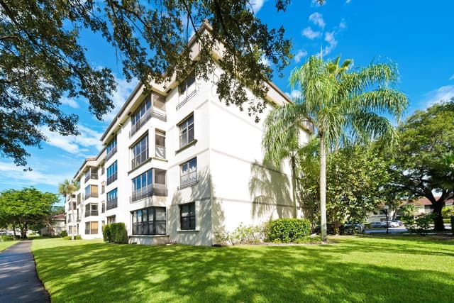2908 Carambola Circle # b, Coconut Creek FL 33066 - Coconut Creek, FL - Photo 3