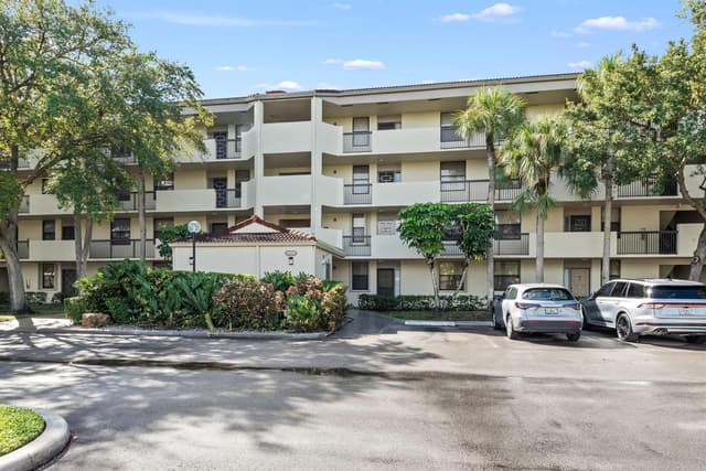 2908 Carambola Circle # b, Coconut Creek FL 33066 - Coconut Creek, FL - Photo 5