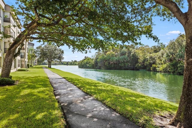 2908 Carambola Circle # b, Coconut Creek FL 33066 - Coconut Creek, FL - Photo 4