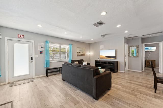 1631 N Andrews Square, Fort Lauderdale FL 33311 - Fort Lauderdale, FL - Photo 2