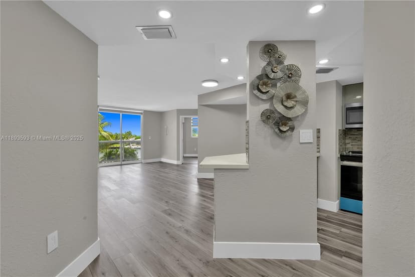 5880 Collins Ave # 403, Miami Beach FL 33140