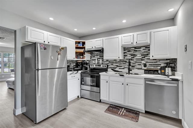 4017 Woodside Drive, Coral Springs FL 33065 - Coral Springs, FL - Photo 6