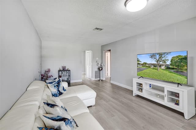 4017 Woodside Drive, Coral Springs FL 33065 - Coral Springs, FL - Photo 5