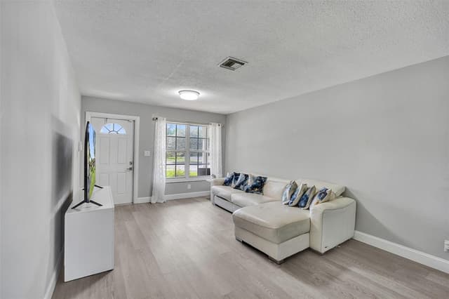 4017 Woodside Drive, Coral Springs FL 33065 - Coral Springs, FL - Photo 4