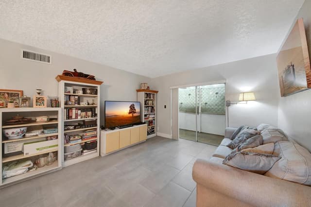 2812 S Garden Drive # 109, Lake Worth FL 33461 - Lake Worth, FL - Photo 2