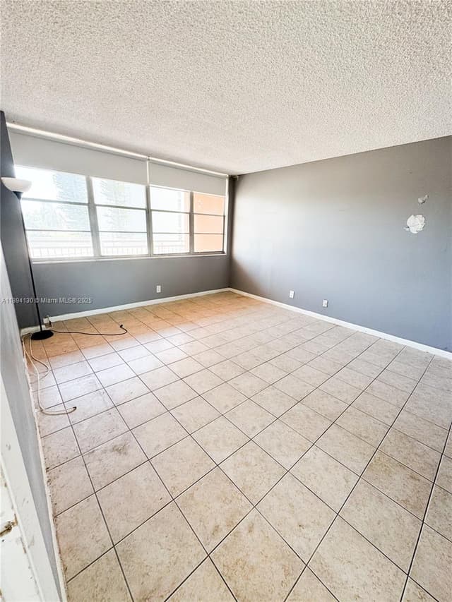 2025 NE 164th St # 206, North Miami Beach FL 33162 - North Miami Beach, FL - Photo 2
