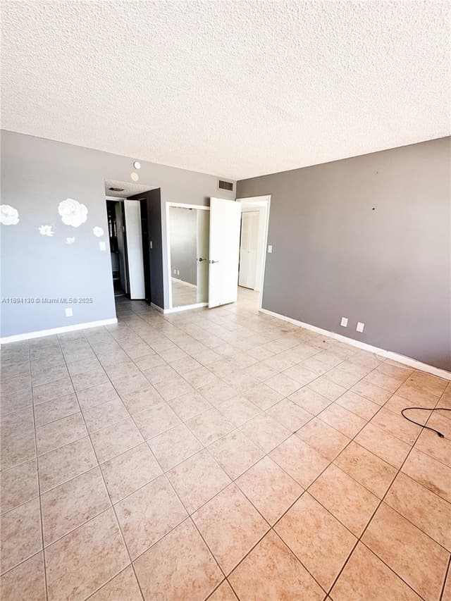 2025 NE 164th St # 206, North Miami Beach FL 33162 - North Miami Beach, FL - Photo 3
