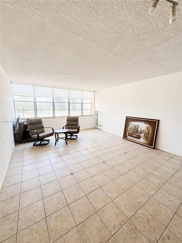 2025 NE 164th St # 206, North Miami Beach FL 33162 - North Miami Beach, FL - Photo 5