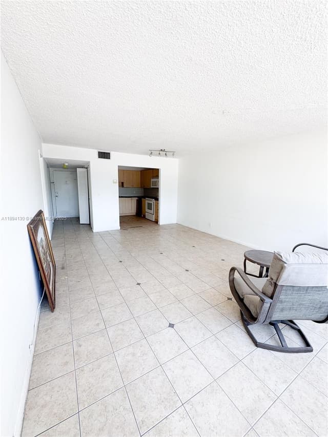 2025 NE 164th St # 206, North Miami Beach FL 33162 - North Miami Beach, FL - Photo 4