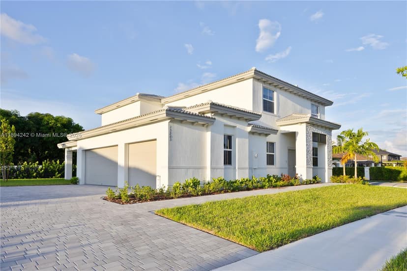 13203 SW 188th Ter, Miami FL 33177