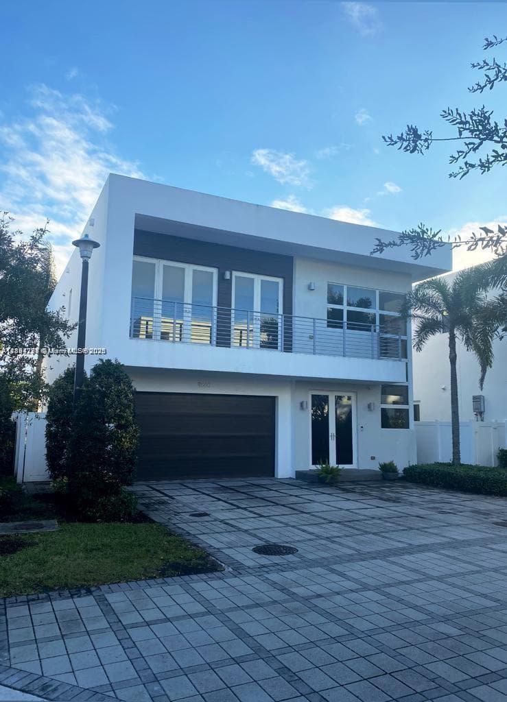 9880 NW 74th Ter, Doral FL 33178