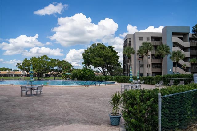 1101 Colony Point Circle # 220, Pembroke Pines FL 33026 - Pembroke Pines, FL - Photo 7