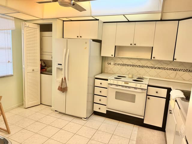 1101 Colony Point Circle # 220, Pembroke Pines FL 33026 - Pembroke Pines, FL - Photo 4