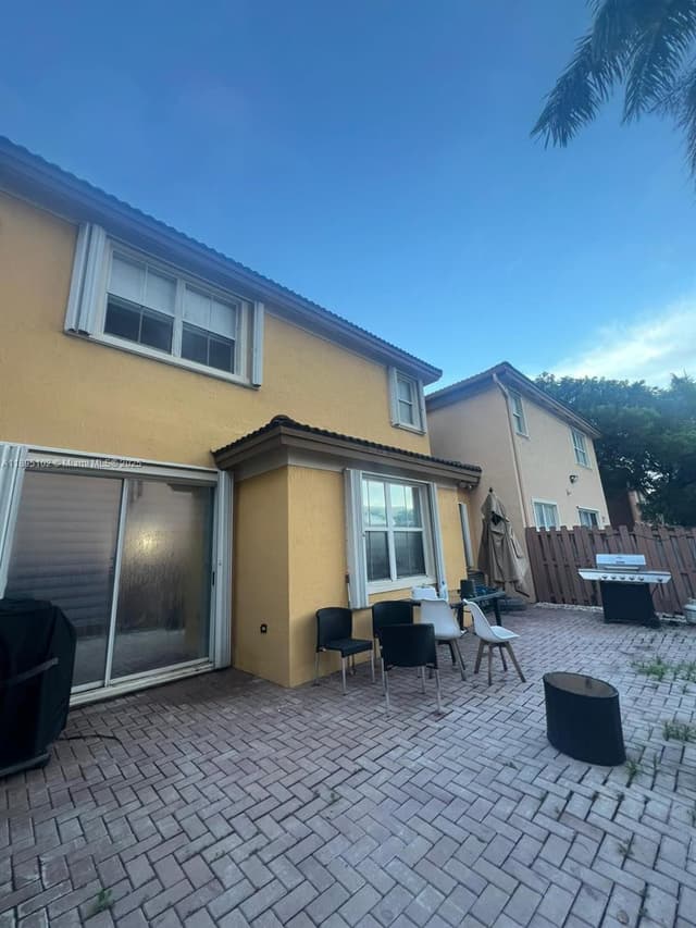 11281 NW 84th St, Doral FL 33178 - Doral, FL - Photo 2