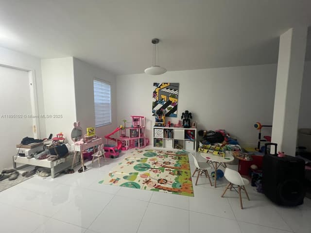 11281 NW 84th St, Doral FL 33178 - Doral, FL - Photo 4