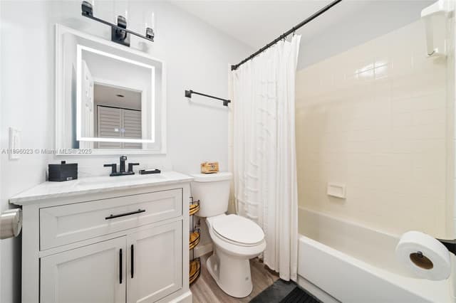 861 NE 207th Ln # 14, Miami FL 33179 - Miami, FL - Photo 5