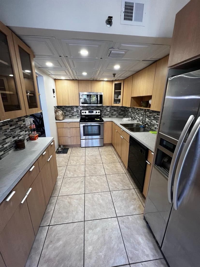 17890 W Dixie Hwy 421 Hwy # 421, North Miami Beach FL 33160