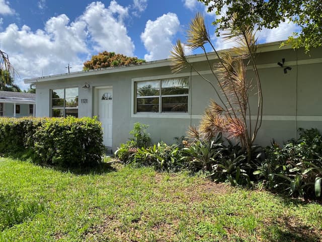1121 NE 214th St, Miami FL 33179 - Miami, FL - Photo 2