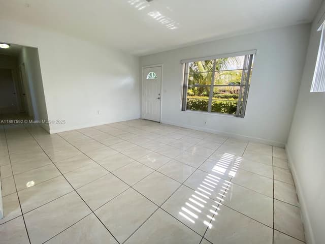 1121 NE 214th St, Miami FL 33179 - Miami, FL - Photo 7