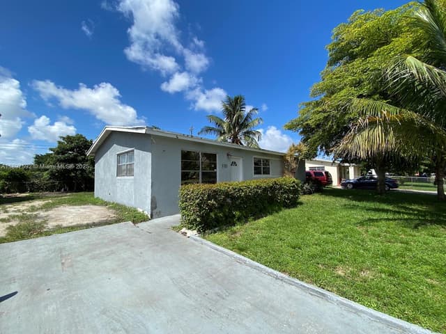 1121 NE 214th St, Miami FL 33179 - Miami, FL - Photo 3