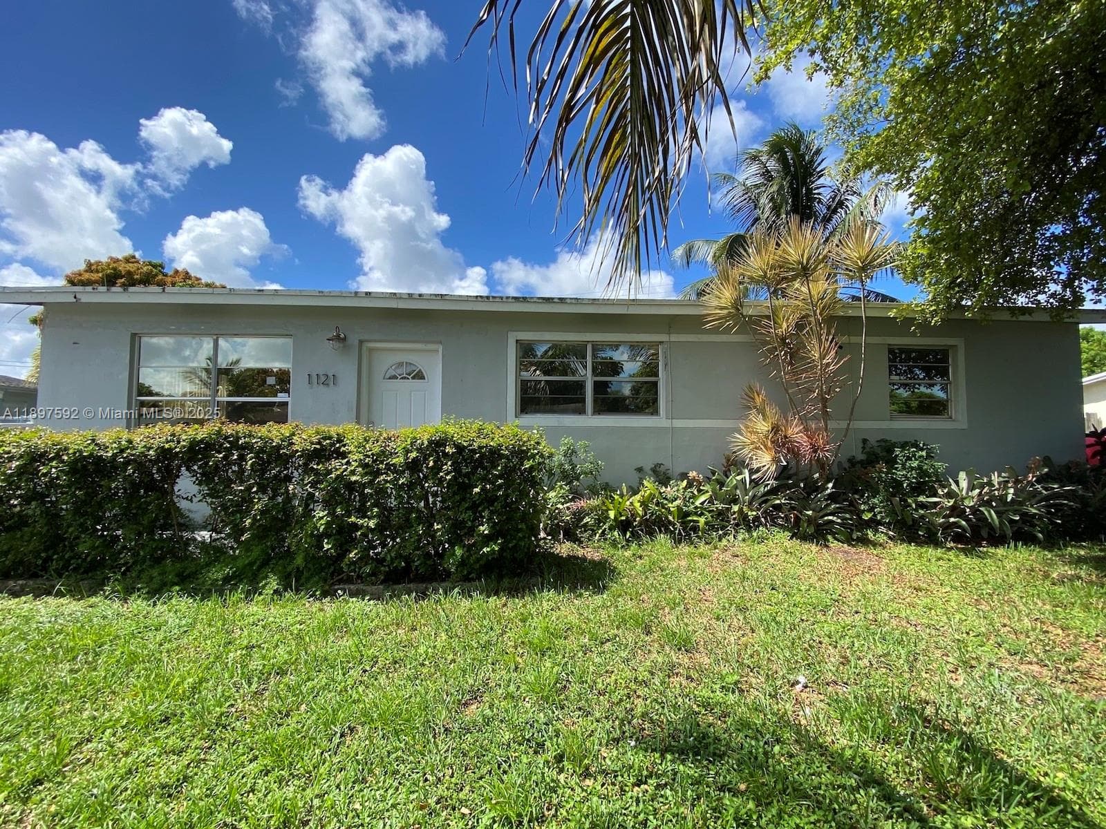 1121 NE 214th St, Miami FL 33179 - Miami, FL - Photo 1
