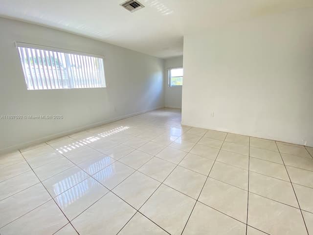 1121 NE 214th St, Miami FL 33179 - Miami, FL - Photo 4