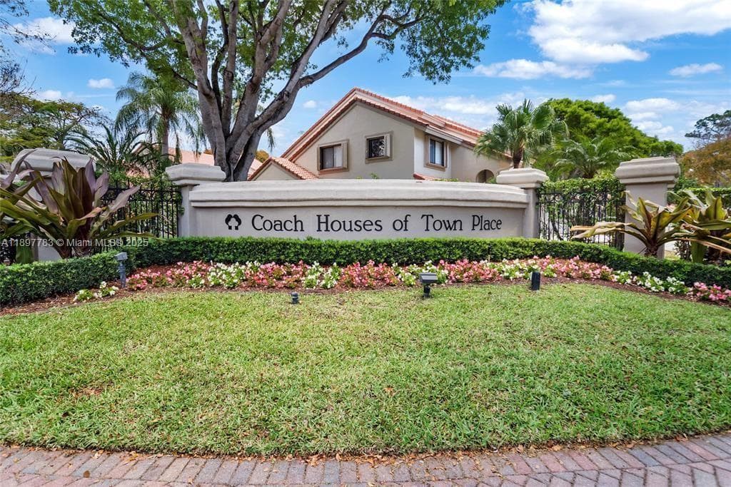 5800 Coach House Cir, Boca Raton FL 33486
