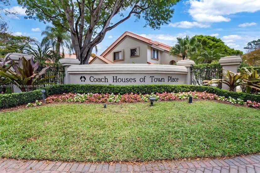 5800 Coach House Cir, Boca Raton FL 33486