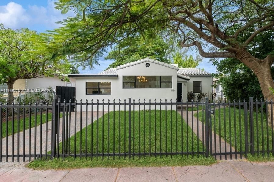 1915 Normandy Dr, Miami Beach FL 33141 - Miami Beach, FL - Photo 1