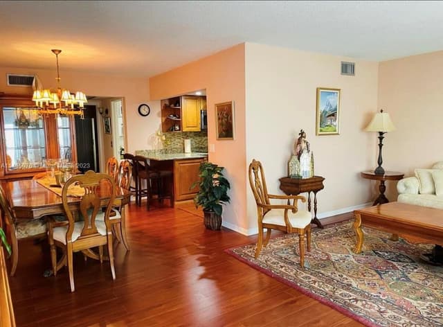 308 Wellington D, West Palm Beach FL 33417 - West Palm Beach, FL - Photo 2