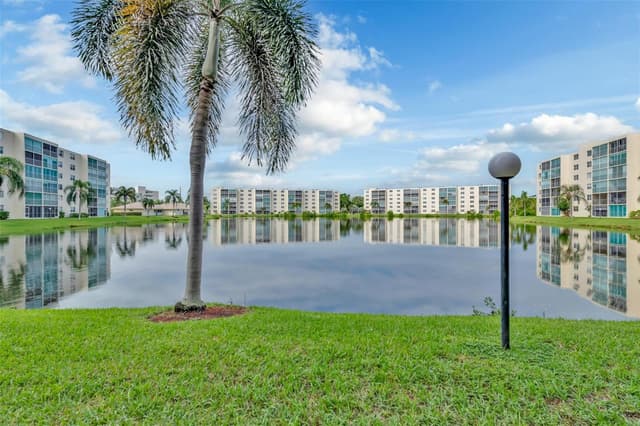 121 SE 3rd Avenue # 104, Dania Beach FL 33004 - Dania Beach, FL - Photo 2