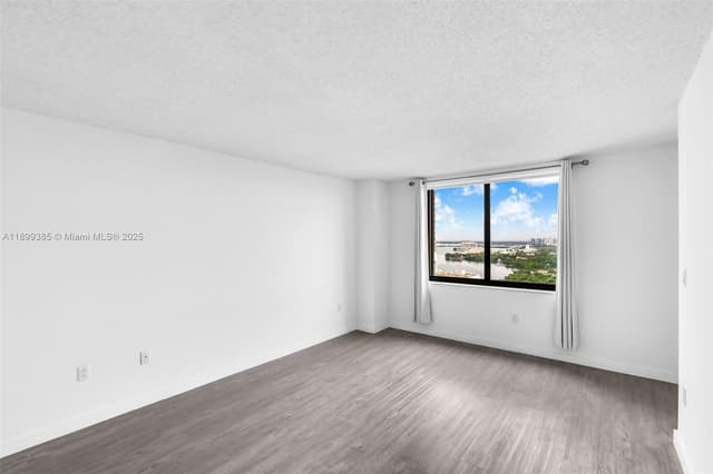 2333 Brickell Ave, Miami FL 33129 - Miami, FL - Photo 5