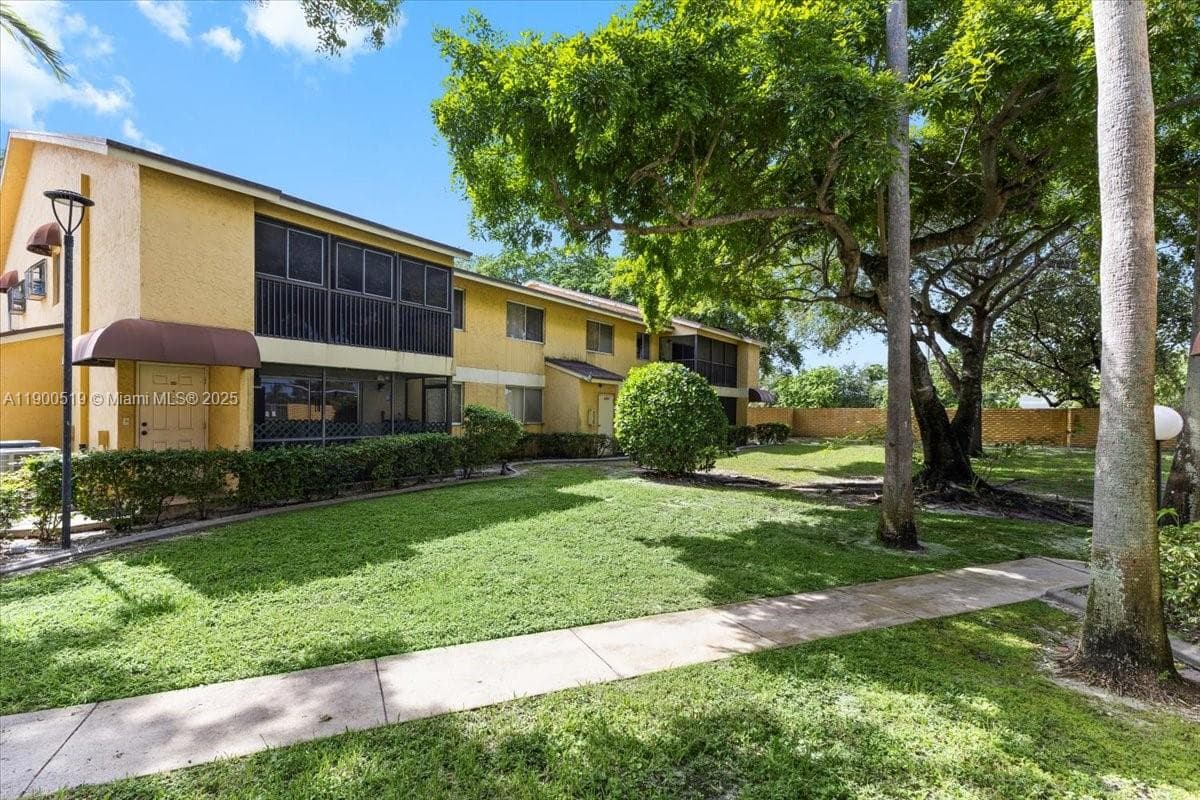 3047 N Oakland Forest Dr # 204, Oakland Park FL 33309 - Oakland Park, FL - Photo 1