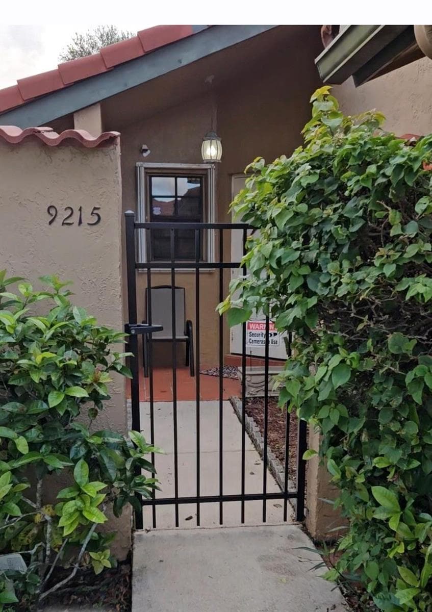 9215 W Sunrise Boulevard, Plantation FL 33322 - Plantation, FL - Photo 1