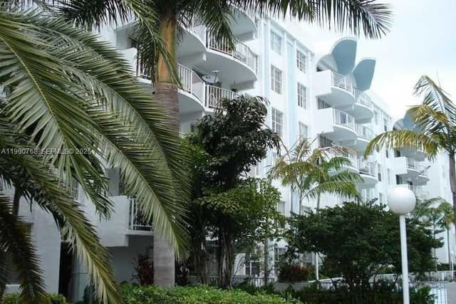 494 NW 165th St Rd # 602, Miami FL 33169 - Miami, FL - Photo 4