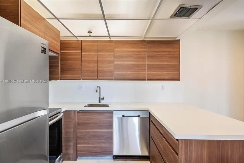 17890 W Dixie Hwy # 606, North Miami Beach FL 33160