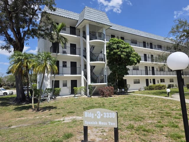 3330 Spanish Moss Terrace # 113, Lauderhill FL 33319 - Lauderhill, FL - Photo 2