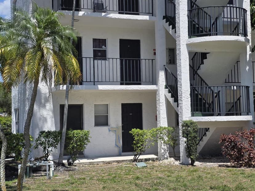 3330 Spanish Moss Terrace # 113, Lauderhill FL 33319