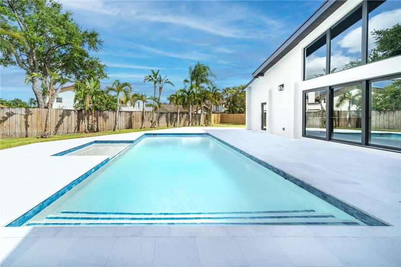 842 W Coco Plum Cir, Plantation FL 33324